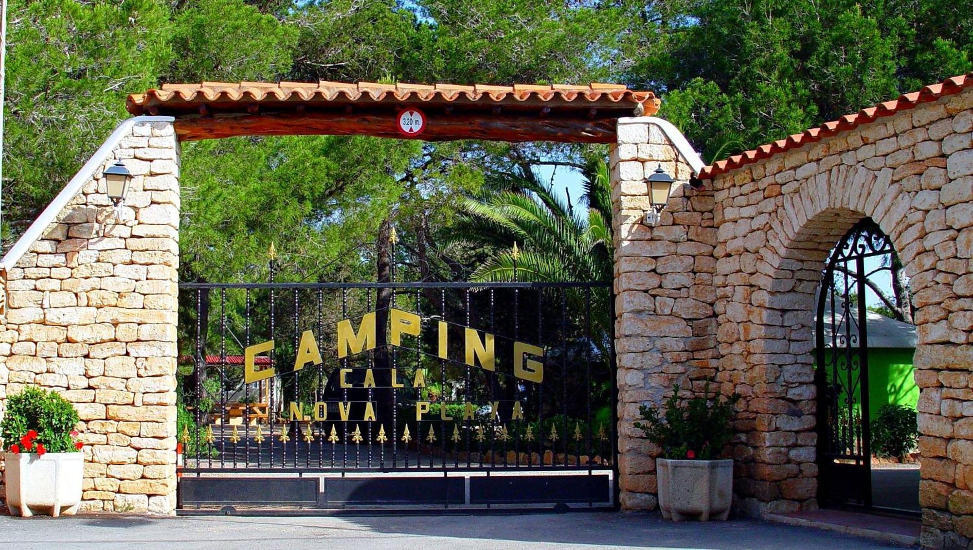 Camping Cala Nova Es Cana Exterior foto